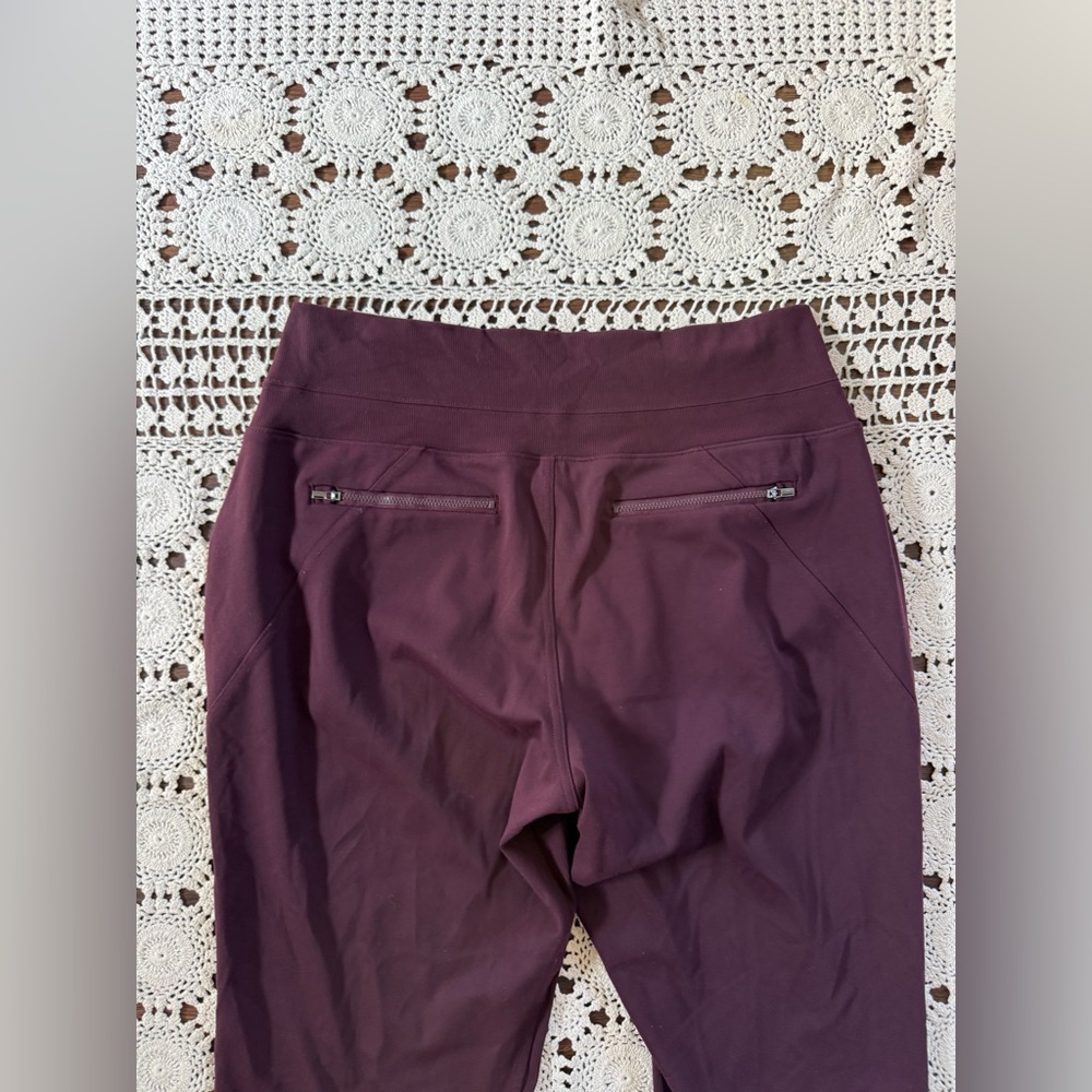 ATHLETA Venice High Rise Jogger Athleisure Pants in Garnet Size Large - Picture 12 of 14